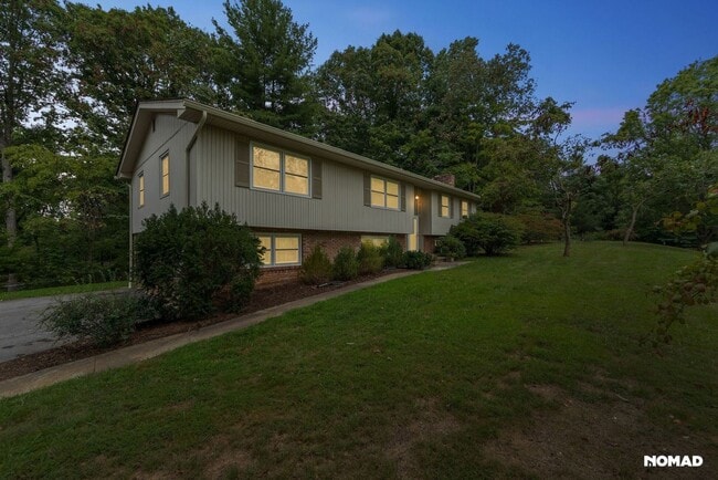 16 Brushwood Rd in Asheville, NC - Building Photo - Building Photo