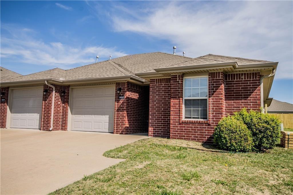 931 Kensington Dr in Centerton, AR - Building Photo