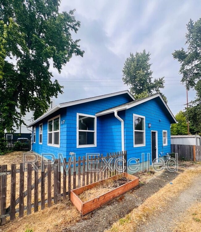 property at 7 Clark Pl S