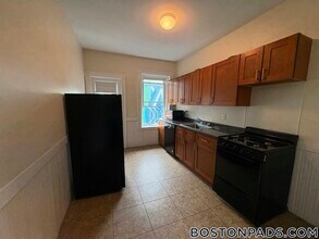 7 Mt Hood Rd in Boston, MA - Foto de edificio - Building Photo