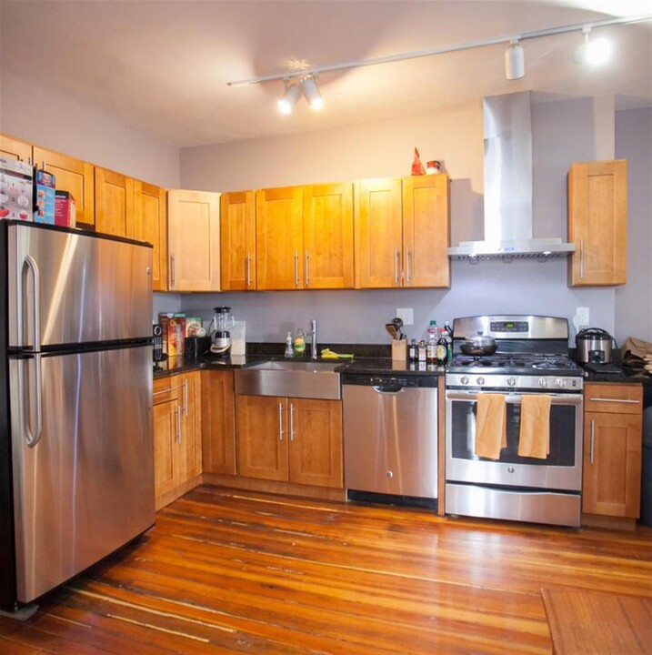 185 Rindge Ave, Unit 3 in Cambridge, MA - Building Photo