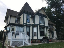 427 W Pleasant St, Unit 2 in Mankato, MN - Building Photo