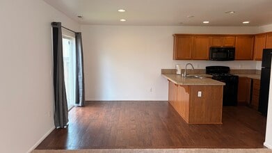 11046 SE 204th St in Kent, WA - Building Photo - Building Photo