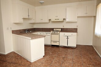 Franklin Terrace Apartments in Pomona, CA - Building Photo - Interior Photo