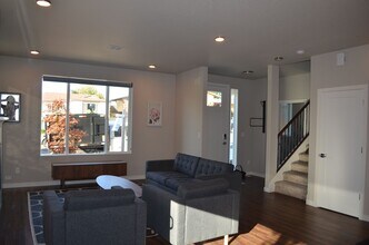 4054 SE Holgate Blvd in Portland, OR - Foto de edificio - Building Photo