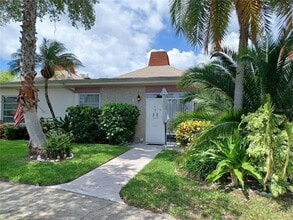 4318 Tahitian Gardens Cir, Unit B in Holiday, FL - Building Photo - Building Photo
