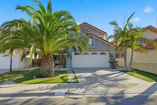 1727 Avenida Alta Mira in Oceanside, CA - Building Photo