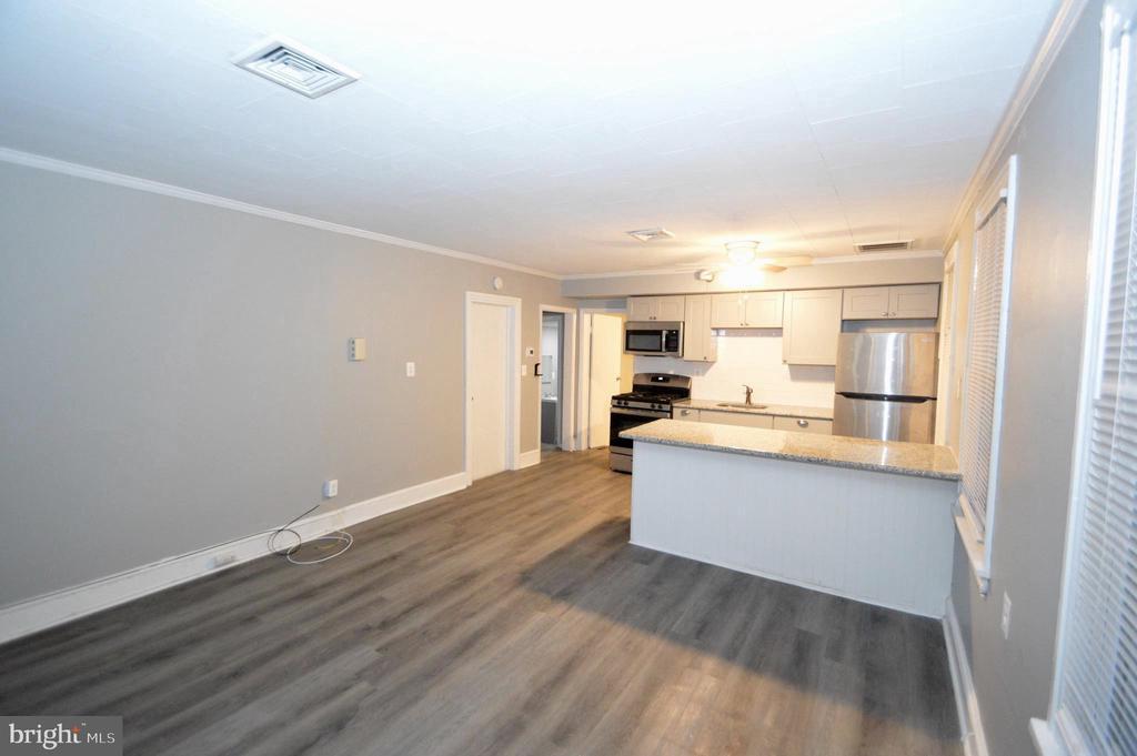 374 Farnsworth Ave in Bordentown, NJ - Building Photo