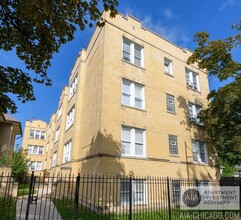 2048 N Kostner Ave in Chicago, IL - Building Photo - Building Photo