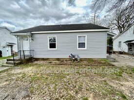 1206 S 1208 Boeke Rd in Evansville, IN - Building Photo