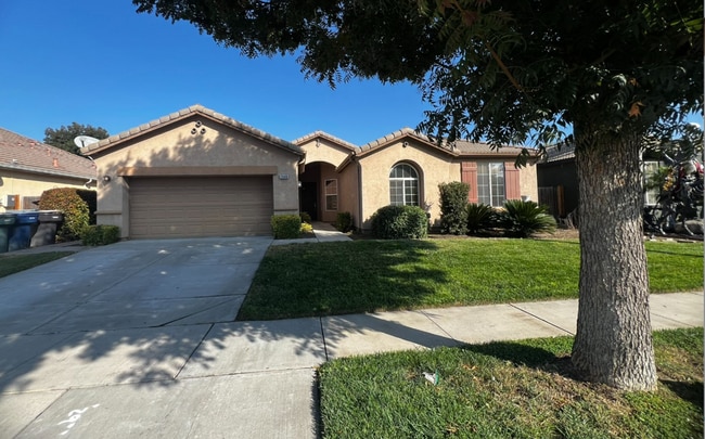 2688 Hoyt Ave in Tulare, CA - Building Photo - Building Photo