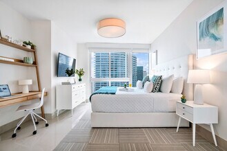 U.S. US-41 in Miami, FL - Building Photo - Building Photo