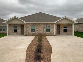 2321 N Hickory St in Sherman, TX - Building Photo