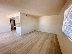 4225 Stewart Ave in Las Vegas, NV - Building Photo - Building Photo