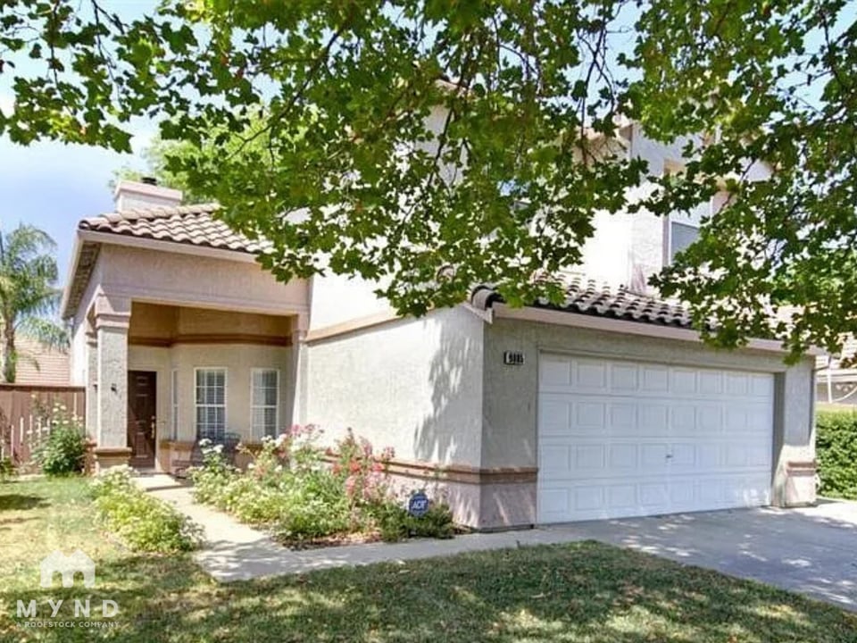 9005 Redwater Dr in Antelope, CA - Foto de edificio