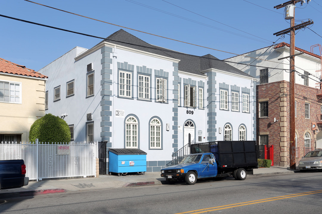 Two Worlds Apartments in Los Angeles, CA - Building Photo