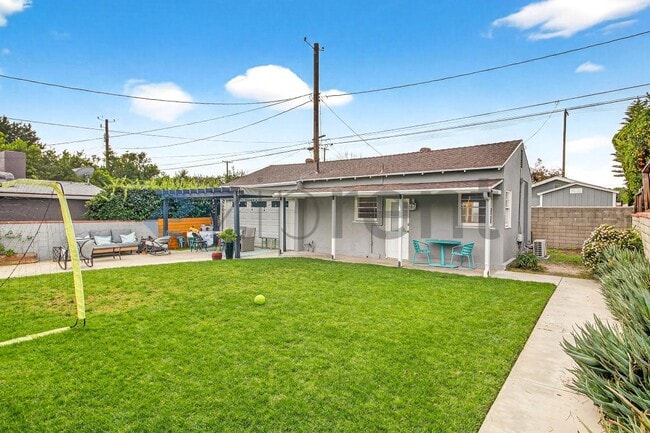 1113 N Sparks St in Burbank, CA - Building Photo - Building Photo