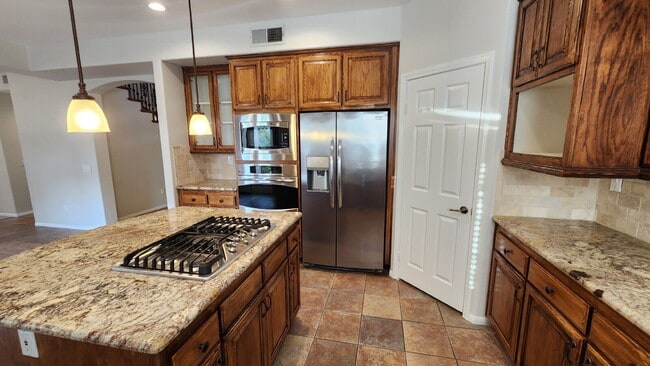 2295 Orchard View Ln in Escondido, CA - Foto de edificio - Building Photo