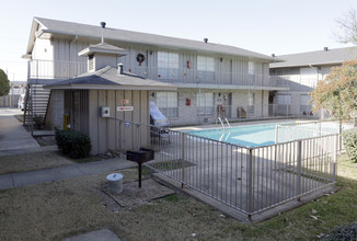 Stonebridge Apartments in Greenville, TX - Building Photo - Building Photo