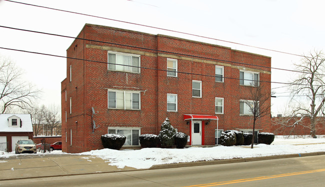 Lee- Mustang Apartments in Maple Heights, OH - Building Photo - Building Photo