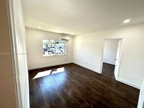 17175 NE 19th Ave in North Miami Beach, FL - Building Photo - Building Photo