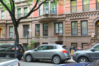 117 W 69th St in New York, NY - Building Photo - Building Photo