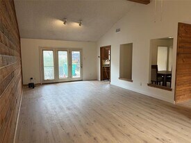 1527 Sharon Dr in Cedar Hill, TX - Building Photo