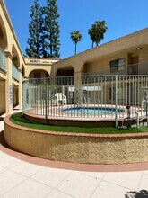 430 South Niagara Street in Burbank, CA - Building Photo - Building Photo