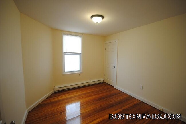 299 Lexington St, Unit 3 in Boston, MA - Foto de edificio - Building Photo
