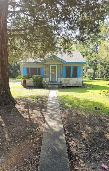 2235 Johnson St in Beaumont, TX - Building Photo