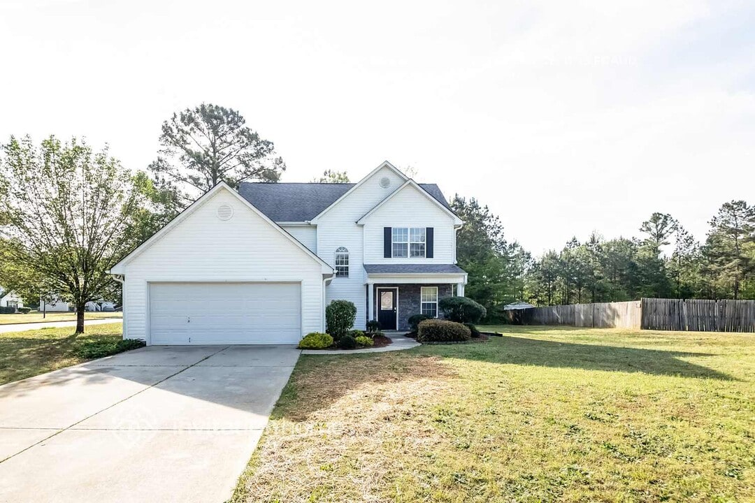 10 Tara Ct in Covington, GA - Building Photo