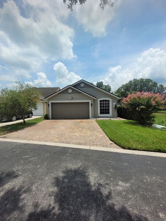 1452 Creekside Cir in Winter Springs, FL - Building Photo