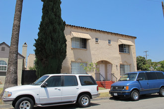 6081 Fairfield St in Los Angeles, CA - Building Photo - Building Photo