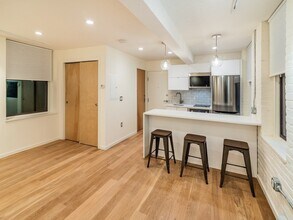 1060 Beacon St in Brookline, MA - Building Photo - Building Photo