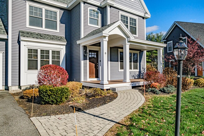 8 Colonel Dow Dr in Scarborough, ME - Building Photo - Building Photo