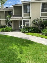 5 Locust in Irvine, CA - Building Photo