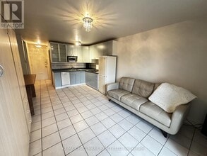 123 Woodbine Ave in Toronto, ON - Building Photo - Building Photo