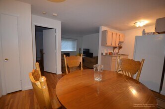 50 Evergreen St, Unit 25 in Boston, MA - Foto de edificio - Building Photo