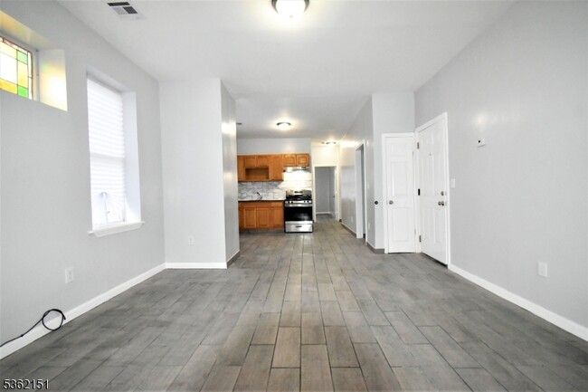 482 S 17th St in Newark, NJ - Building Photo - Building Photo