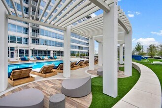 800 W Adams St, Unit 1804 in Chicago, IL - Building Photo - Building Photo