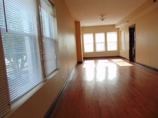 8635 S Bishop St, Unit 2 in Chicago, IL - Building Photo - Building Photo