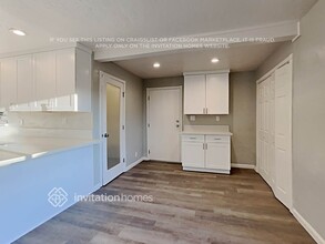 6423 Everest Way in Sacramento, CA - Building Photo - Building Photo