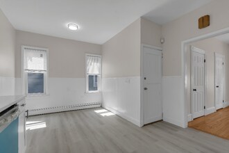 77 Vinton St in Providence, RI - Building Photo - Building Photo