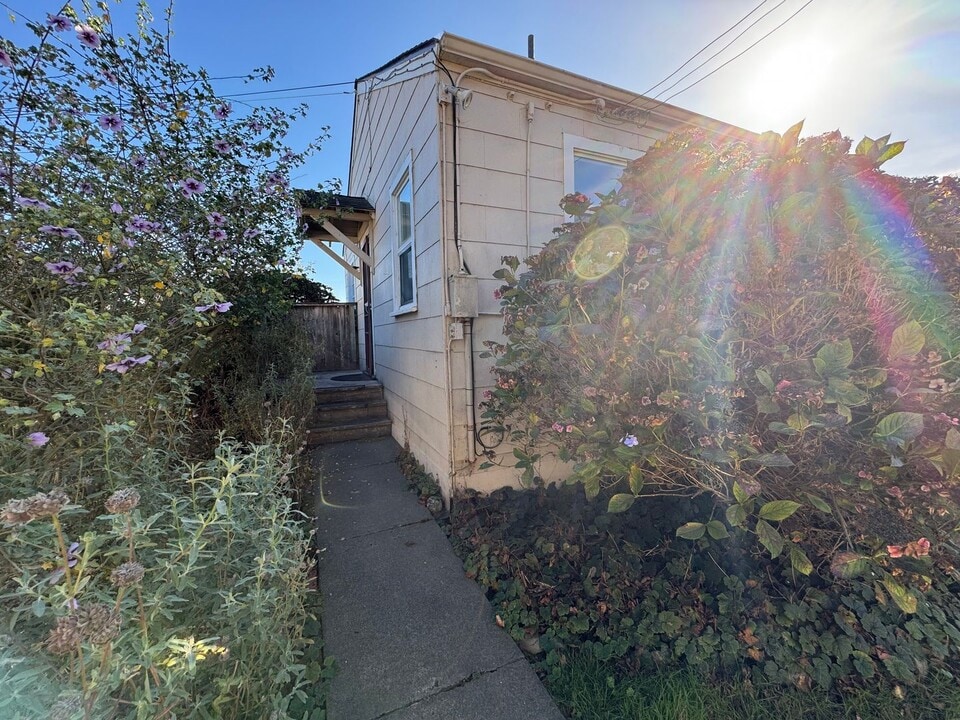 1226 K St in Eureka, CA - Building Photo
