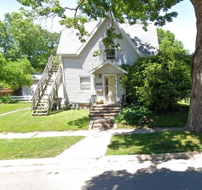 property at 403 W 6th St