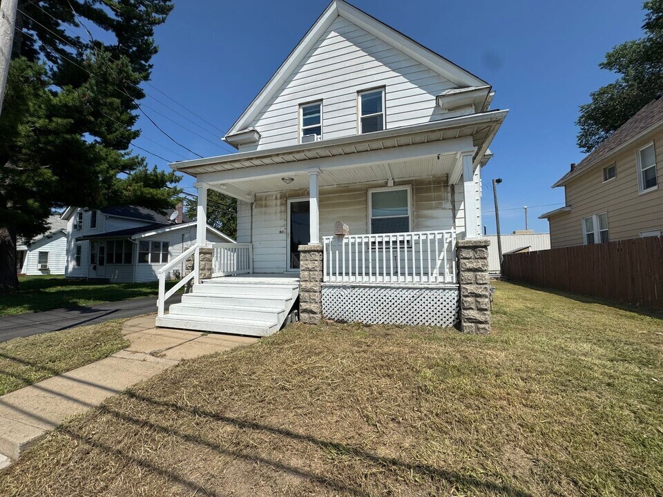 1537 24th Ave in Moline, IL - Building Photo