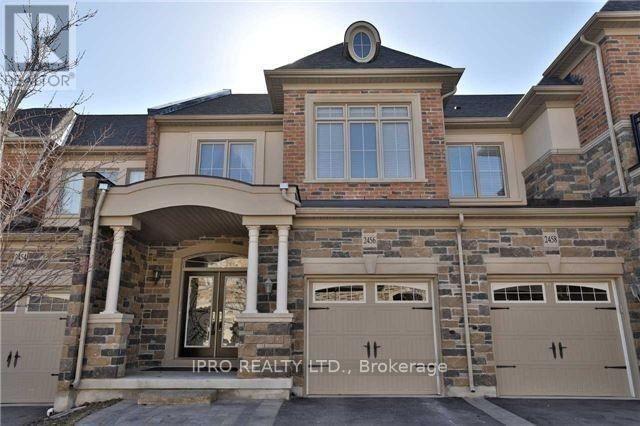 2456 Village Common in Oakville, ON - Building Photo