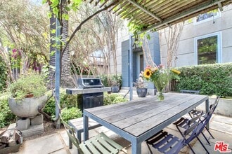 757 Milwood Ave in Los Angeles, CA - Building Photo - Building Photo
