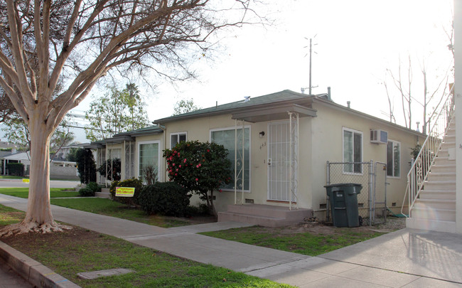 441 S Parish Place in Burbank, CA - Building Photo - Building Photo