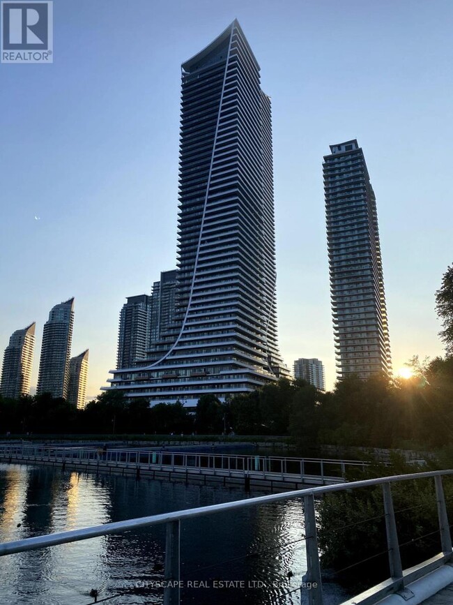 30-5630 Shore Breeze Dr in Toronto, ON - Building Photo - Building Photo